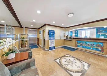 Best Western Harbour Inn & Suites Huntington - Sunset Beach hotel thumbnail 3