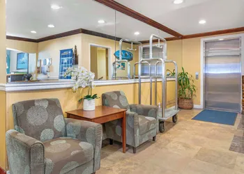 Best Western Harbour Inn & Suites Huntington - Sunset Beach hotel thumbnail 4