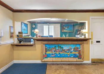 Best Western Harbour Inn & Suites Huntington - Sunset Beach hotel thumbnail 6