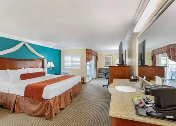 Best Western Harbour Inn & Suites Huntington - Sunset Beach hotel thumbnail 7