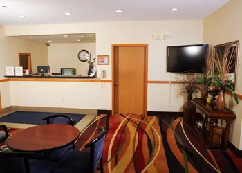 Dutch Inn and Suites hotel thumbnail 2