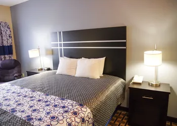 Dutch Inn and Suites hotel thumbnail 7