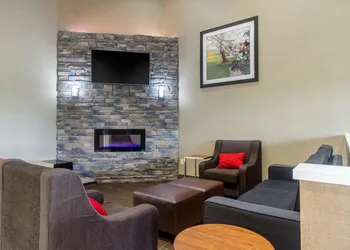 Comfort Suites Danville hotel thumbnail 2