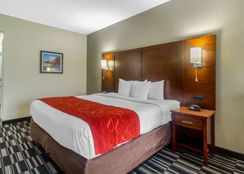 Comfort Suites Danville hotel thumbnail 6