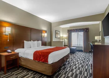 Comfort Suites Danville hotel thumbnail 7