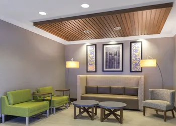 Holiday Inn Express & Suites North Bay by IHG hotel thumbnail 3