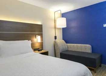 Holiday Inn Express & Suites North Bay by IHG hotel thumbnail 5