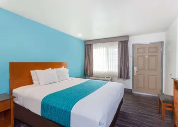 Howard Johnson by Wyndham National City/San Diego South hotel thumbnail 5