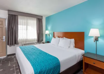 Howard Johnson by Wyndham National City/San Diego South hotel thumbnail 7