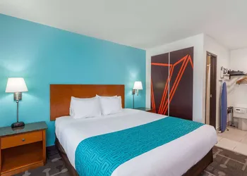 Howard Johnson by Wyndham National City/San Diego South hotel thumbnail 8