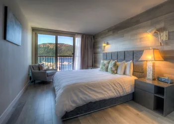 Oceanfront Suites at Cowichan Bay hotel thumbnail 3