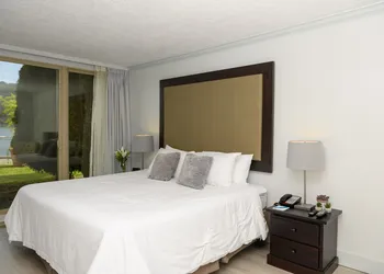 Oceanfront Suites at Cowichan Bay hotel thumbnail 6