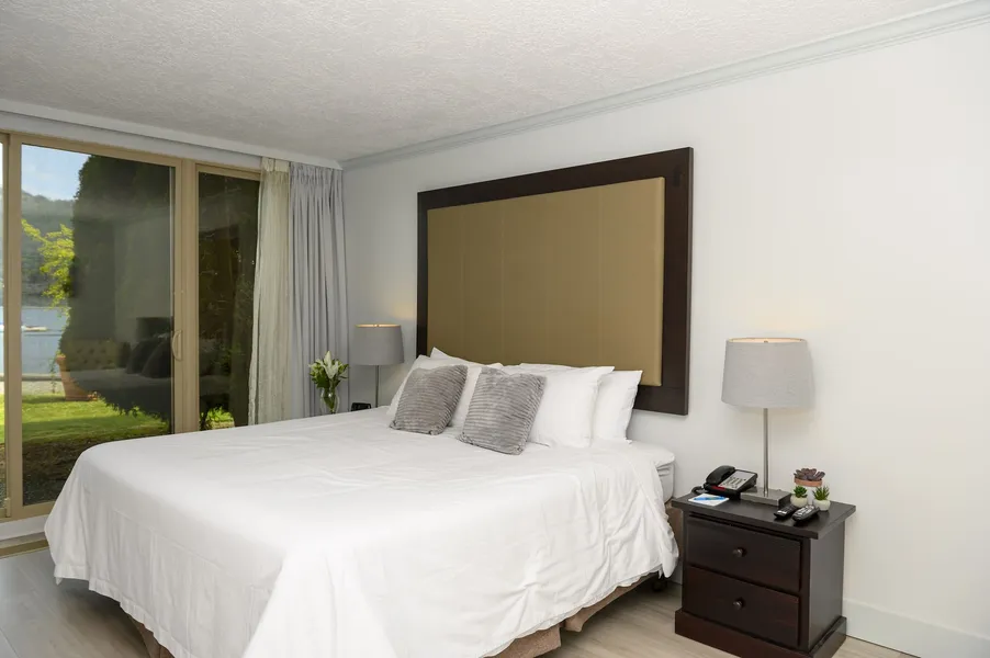 Oceanfront Suites at Cowichan Bay hotel detail image 6