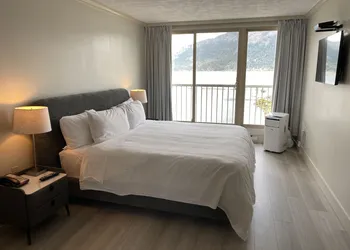 Oceanfront Suites at Cowichan Bay hotel thumbnail 7