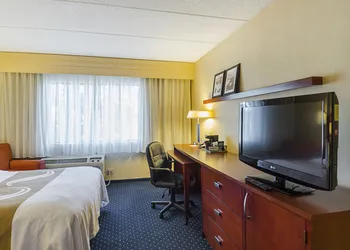 Quality Inn Boston - Revere hotel thumbnail 4