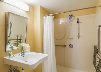 Quality Inn Boston - Revere hotel thumbnail 7