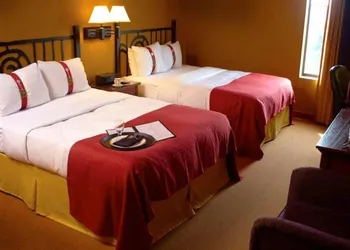 Holiday Inn Pewaukee - Milwaukee West by IHG hotel thumbnail 3