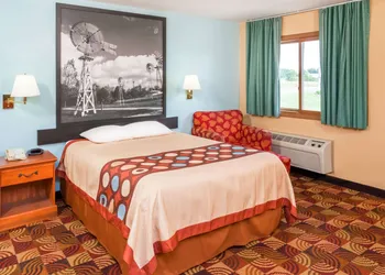 Super 8 by Wyndham Shipshewana hotel thumbnail 3