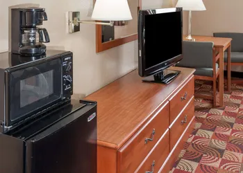 Super 8 by Wyndham Shipshewana hotel thumbnail 5
