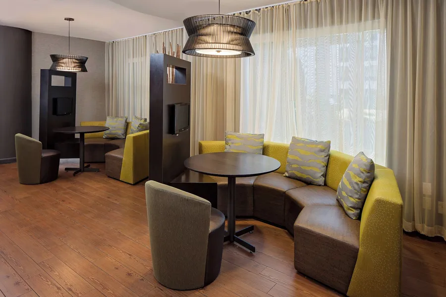 Courtyard by Marriott Long Island MacArthur Airport hotel detail image 2