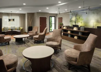 Courtyard by Marriott Long Island MacArthur Airport hotel thumbnail 3