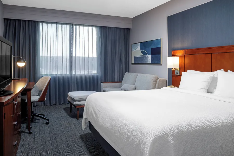 Courtyard by Marriott Long Island MacArthur Airport hotel detail image 6