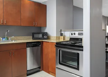 Courtyard by Marriott Long Island MacArthur Airport hotel thumbnail 7