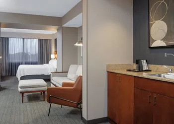Courtyard by Marriott Long Island MacArthur Airport hotel thumbnail 8