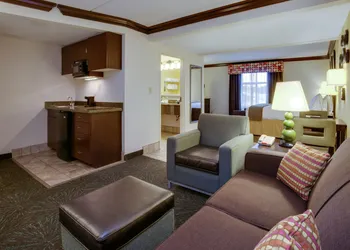 Holiday Inn Express & Suites Charleston - Northwoods by IHG hotel thumbnail 2