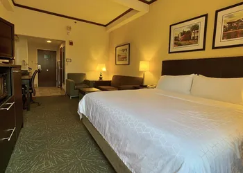 Holiday Inn Express & Suites Charleston - Northwoods by IHG hotel thumbnail 5