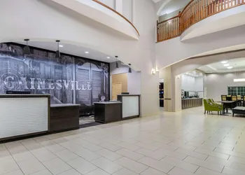 La Quinta Inn & Suites by Wyndham Gainesville hotel thumbnail 3