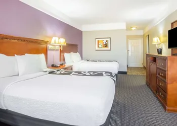 La Quinta Inn & Suites by Wyndham Gainesville hotel thumbnail 5