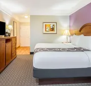 La Quinta Inn & Suites by Wyndham Gainesville hotel detail image 7