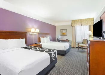 La Quinta Inn & Suites by Wyndham Gainesville hotel thumbnail 8