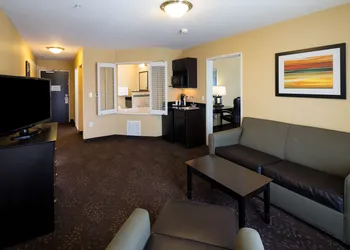 Holiday Inn Express & Suites Detroit North - Troy by IHG hotel thumbnail 3