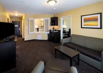 Holiday Inn Express & Suites Detroit North - Troy by IHG hotel thumbnail 7