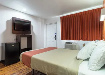 Motel 6 Riverside, CA - UCR East hotel thumbnail 3