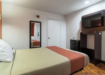 Motel 6 Riverside, CA - UCR East hotel thumbnail 4