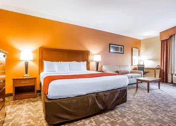 Comfort Suites Oceanside Camp Pendleton Area hotel thumbnail 5