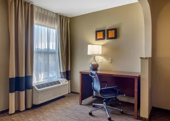 Comfort Inn & Suites LaGrange East hotel thumbnail 4