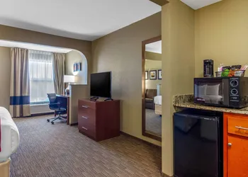 Comfort Inn & Suites LaGrange East hotel thumbnail 5