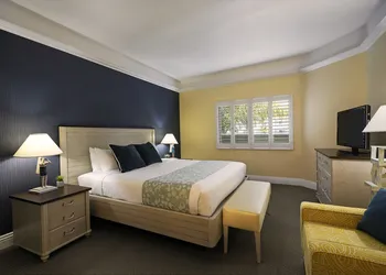 Pismo Lighthouse Suites hotel thumbnail 3