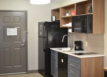 Candlewood Suites Fayetteville – University of Arkansas by IHG hotel thumbnail 4