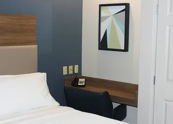 Candlewood Suites Fayetteville – University of Arkansas by IHG hotel thumbnail 8