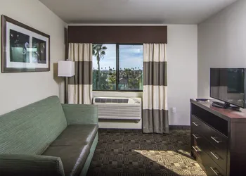 Holiday Inn Express & Suites Carlsbad Beach by IHG hotel thumbnail 7