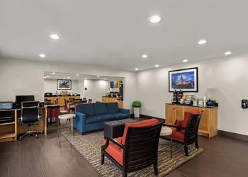 Comfort Inn & Suites hotel thumbnail 4