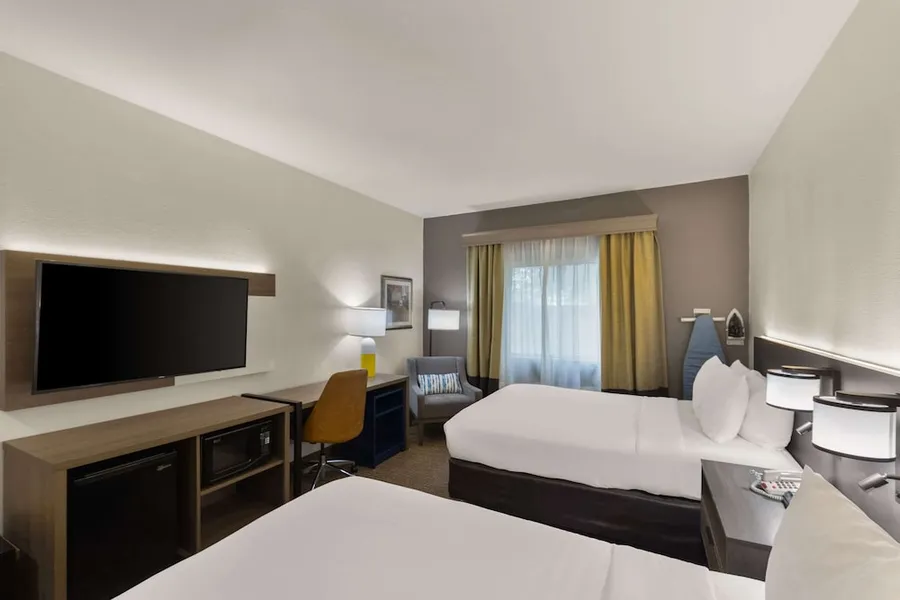 Comfort Inn & Suites hotel detail image 6