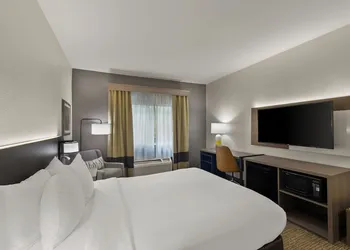 Comfort Inn & Suites hotel thumbnail 8