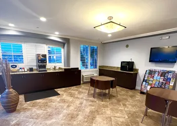 Harbor Inn & Suites hotel thumbnail 2