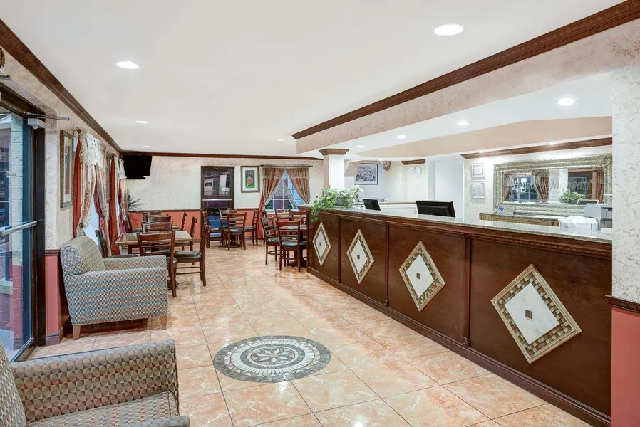 Howard Johnson by Wyndham Ft. Myers FL hotel detail image 2